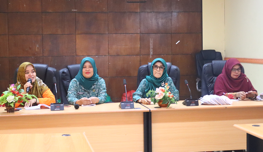 IBU-IBU PKK, DWP, DAN PP PAUD KECAMATAN MUARA JAWA BERBAGI PAKET LEBARAN UNTUK LANSIA 5 IMG 0507