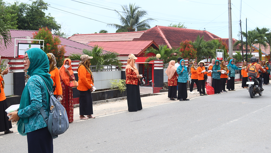 IBU-IBU PKK, DWP, DAN PP PAUD KECAMATAN MUARA JAWA BERBAGI TAKJIL DI BULAN RAMADHAN 2 IMG 0679