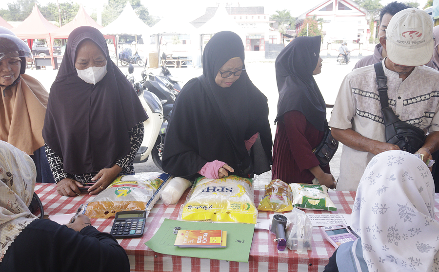 DISPERINDAG KUKAR SUKSES GELAR OPERASI PASAR MURAH DI KECAMATAN MUARA JAWA 2 MG 0050