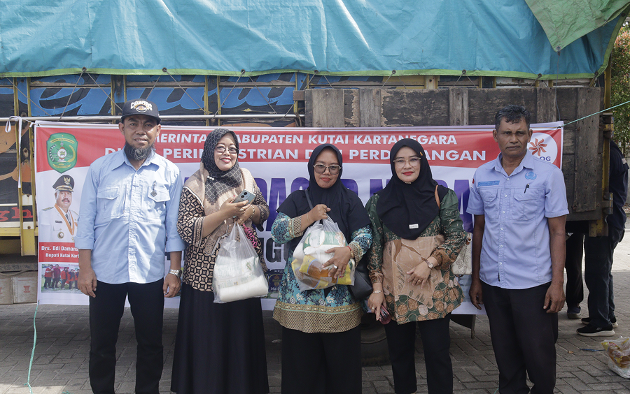 DISPERINDAG KUKAR SUKSES GELAR OPERASI PASAR MURAH DI KECAMATAN MUARA JAWA 4 MG 0071