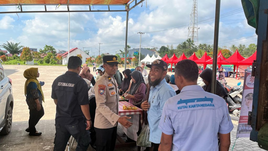 DISPERINDAG KUKAR SUKSES GELAR OPERASI PASAR MURAH DI KECAMATAN MUARA JAWA 6 WhatsApp Image 2025 03 06 at 11.14.00