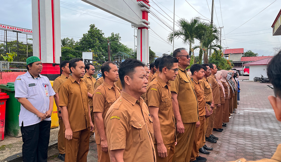 📍PEMERINTAH KECAMATAN MUARA JAWA LAKSANAKAN APEL SENIN, DIPIMPIN LANGSUNG OLEH KASI TRANTIBUM📍 2 IMG 7413 1
