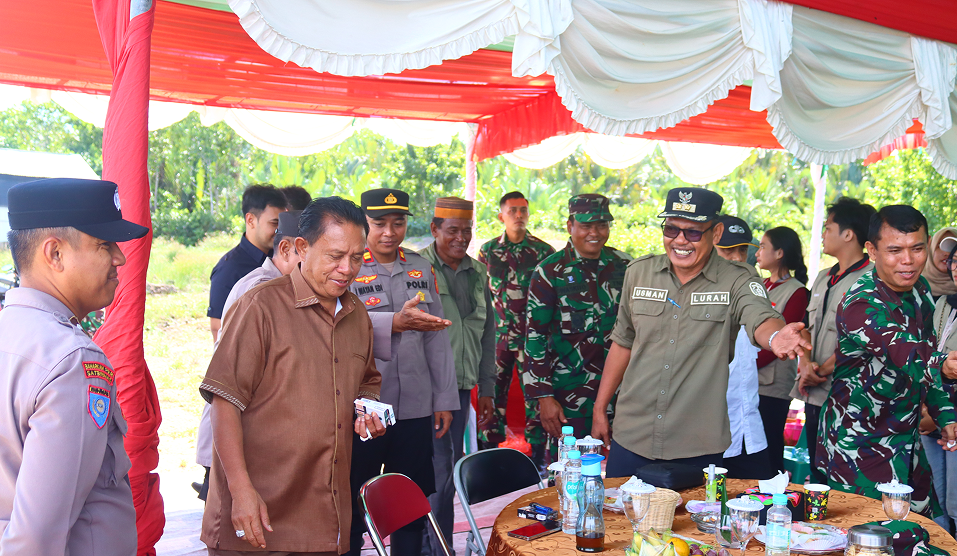 PENANAMAN MANGROVE HUT KE-67 KODAM VI/MULAWARMAN DI KELURAHAN MUARA JAWA ILIR : "DENGAN SEMANGAT BAJA SIAP MENGAWAL PEMBANGUNAN MENUJU INDONESIA EMAS" 1 IMG 1564 3