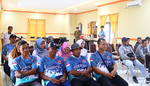 CAMAT MUARA JAWA SAMPAIKAN PENTINGNYA PERAN MASYARAKAT DALAM MENCEGAH DAN MENANGGULANGI KEBAKARAN HUTAN DAN LAHAN PADA KEGIATAN PEMBINAAN MASYARAKAT PEDULI API DI KUTAI KARTANEGARA 7 IMG 1793