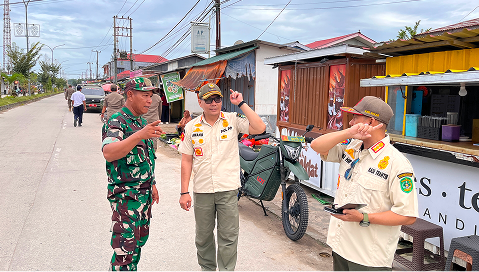 SATUAN POLISI PAMONG PRAJA (SATPOL PP) MELAKSANAKAN HIMBAUAN PENERTIBAN FASILITAS UMUM KEPADA PEDAGANG KAKI LIMA DI MUARA JAWA 5 IMG 7965