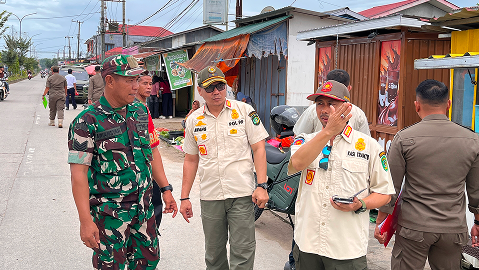 SATUAN POLISI PAMONG PRAJA (SATPOL PP) MELAKSANAKAN HIMBAUAN PENERTIBAN FASILITAS UMUM KEPADA PEDAGANG KAKI LIMA DI MUARA JAWA 3 HIMBAUAN