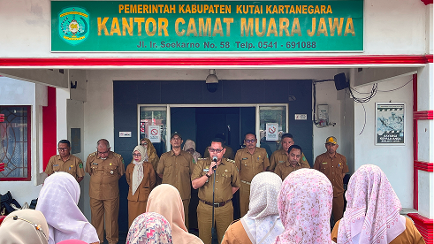 CAMAT MUARA JAWA PIMPIN APEL PAGI: TEKANKAN PENTINGNYA KEAMANAN DAN KETERTIBAN DI MASA DEMONSTRASI