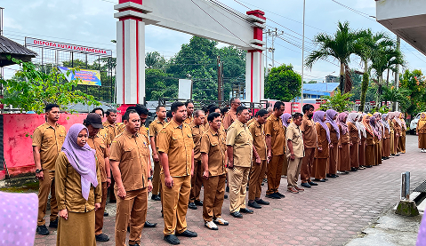 CAMAT MUARA JAWA PIMPIN APEL SENIN: TEKANKAN PERSIAPAN MATANG UNTUK 54 PESERTA MTQ KABUPATEN KUTAI KARTANEGARA 2 IMG 0502