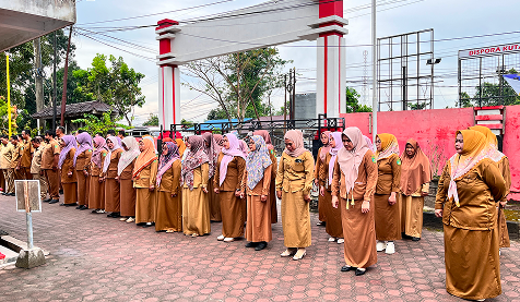 CAMAT MUARA JAWA PIMPIN APEL SENIN: TEKANKAN PERSIAPAN MATANG UNTUK 54 PESERTA MTQ KABUPATEN KUTAI KARTANEGARA 7 IMG 0509