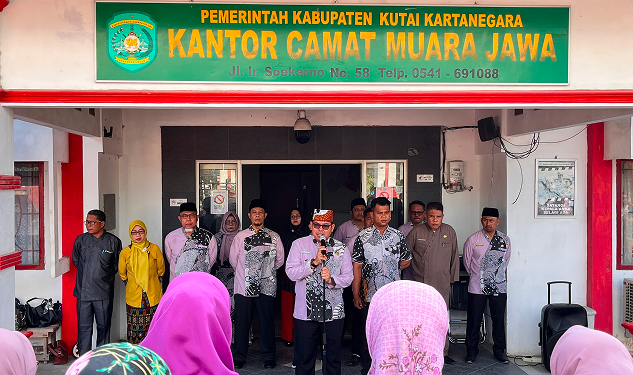 APEL SENIN KECAMATAN MUARA JAWA: APRESIASI DUKUNGAN FESTIVAL ERAU 2025 DAN HIMBAUAN AKTIFKAN POSKAMLING