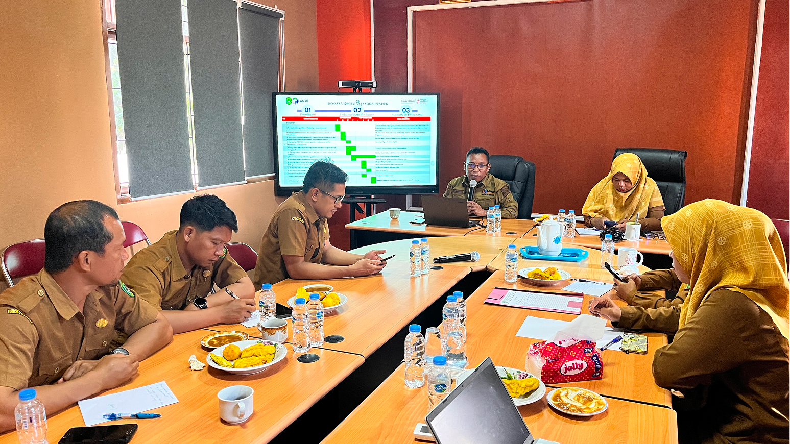 RAPAT TIM KERJA “BERSERI”: SINERGI WUJUDKAN KECAMATAN MUARA JAWA YANG BERSIH, RAPI, SEHAT, DAN INDAH 4 IMG 2894