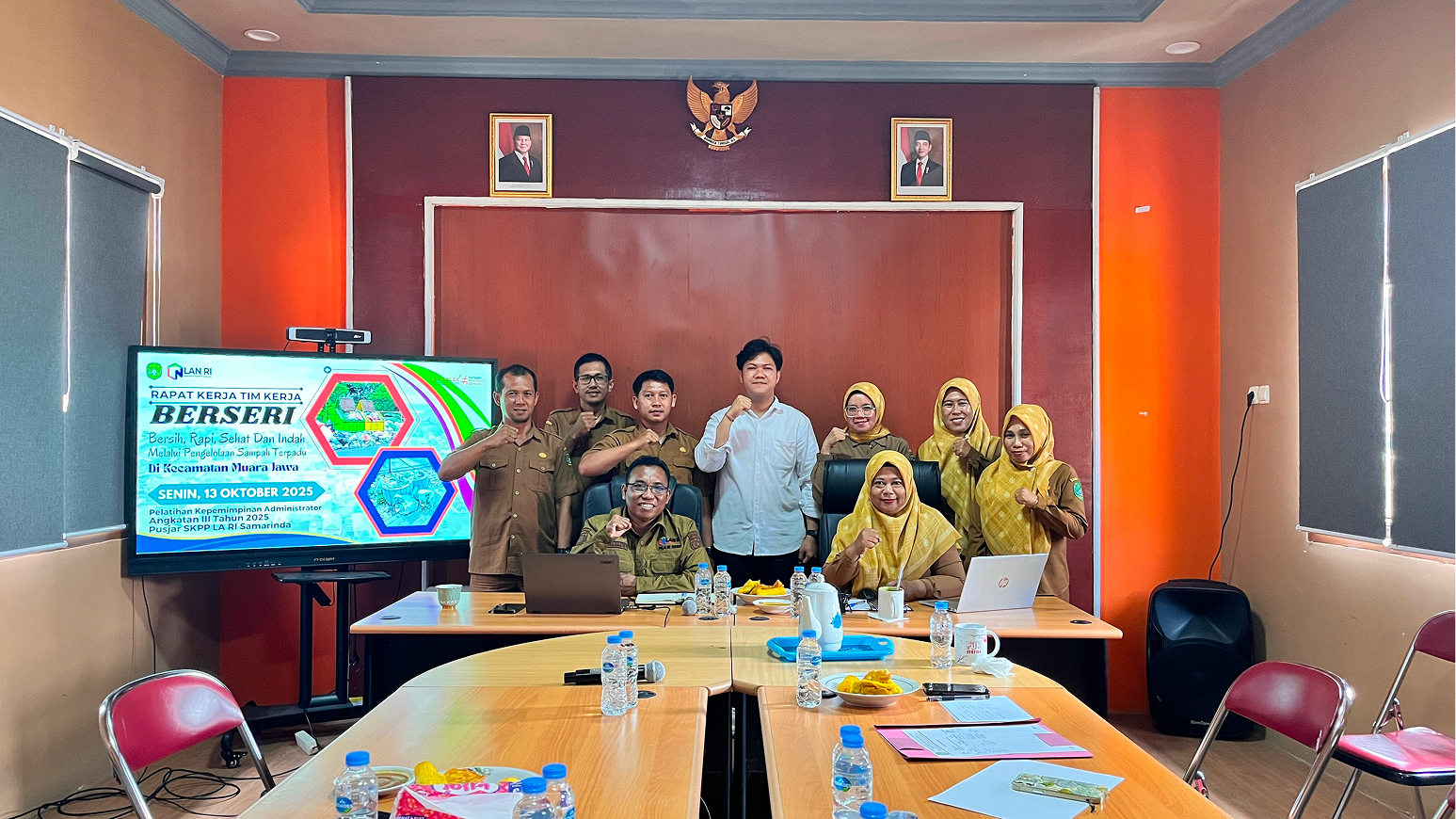 RAPAT TIM KERJA “BERSERI”: SINERGI WUJUDKAN KECAMATAN MUARA JAWA YANG BERSIH, RAPI, SEHAT, DAN INDAH 8 IMG 2905