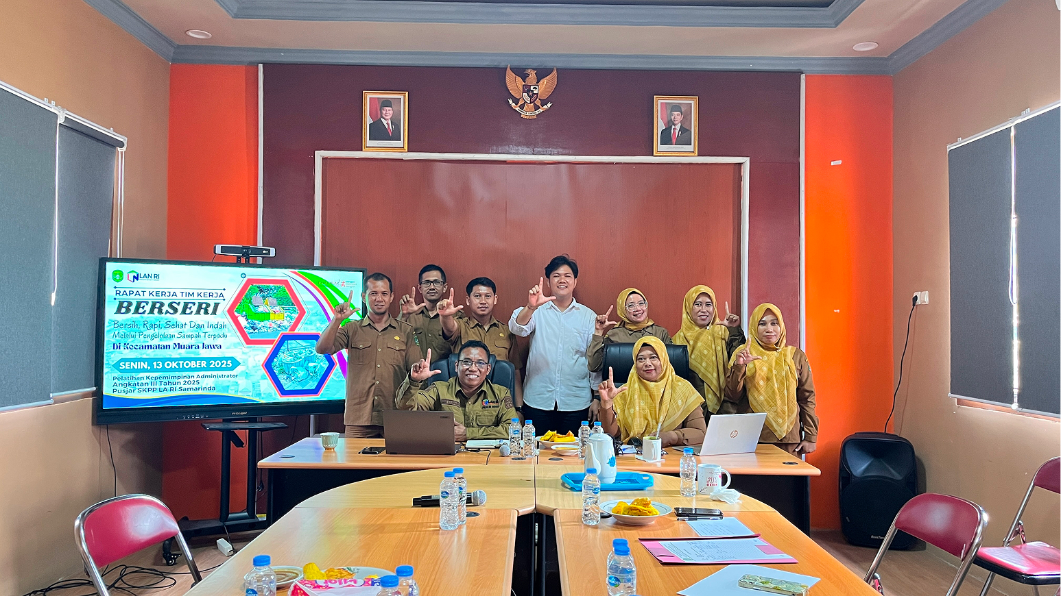 RAPAT TIM KERJA “BERSERI”: SINERGI WUJUDKAN KECAMATAN MUARA JAWA YANG BERSIH, RAPI, SEHAT, DAN INDAH 7 IMG 2907