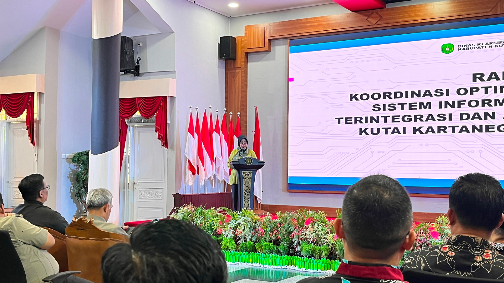 RAPAT KOORDINASI OPTIMALISASI APLIKASI SRIKANDI DAN ANUGERAH LITERASI KUKAR: DORONG TATA KELOLA KEARSIPAN DIGITAL YANG TERPADU 2 IMG 3091