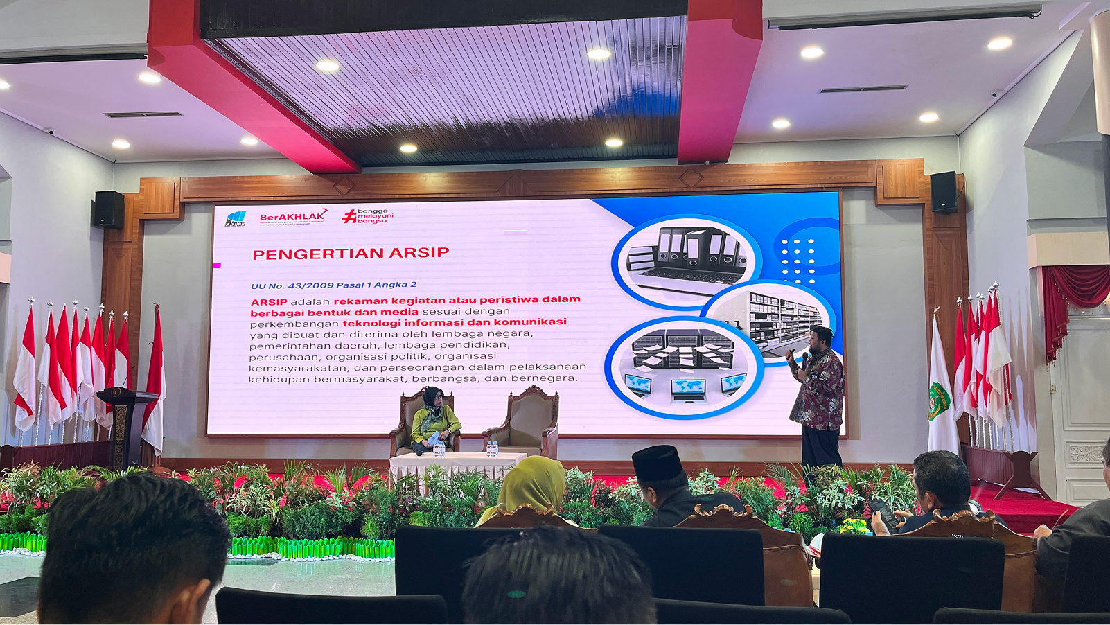 RAPAT KOORDINASI OPTIMALISASI APLIKASI SRIKANDI DAN ANUGERAH LITERASI KUKAR: DORONG TATA KELOLA KEARSIPAN DIGITAL YANG TERPADU 3 IMG 3101 1