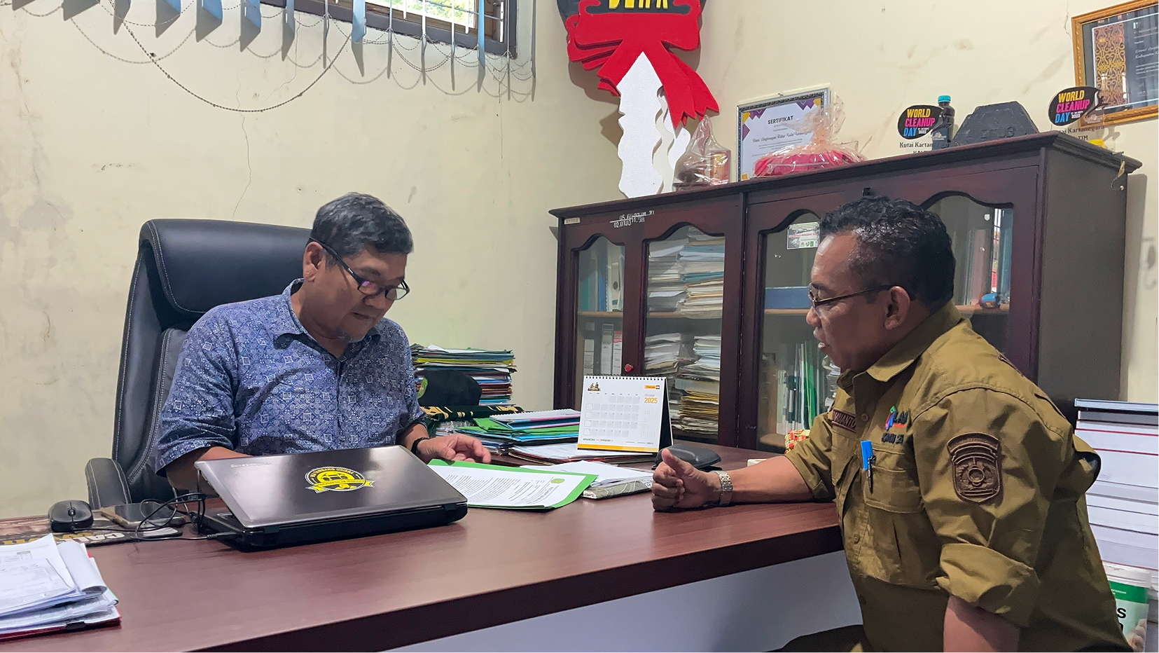 DINAS LINGKUNGAN HIDUP DAN KEHUTANAN (DLHK) KUKAR SIAP DUKUNG AKSI PERUBAHAN “BERSERI” YANG DIINISIASI SEKCAM MUARA JAWA UNTUK MEWUJUDKAN WILAYAH YANG BERSIH, RAPI, SEHAT, DAN INDAH 3 IMG 3189