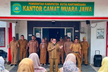 APEL SENIN KECAMATAN MUARA JAWA: MOMENTUM PENGUATAN SEMANGAT KEBERSAMAAN DAN APRESIASI PRESTASI SISWA SMPN 3 MUARA KEMBANG 51 IMG 34681