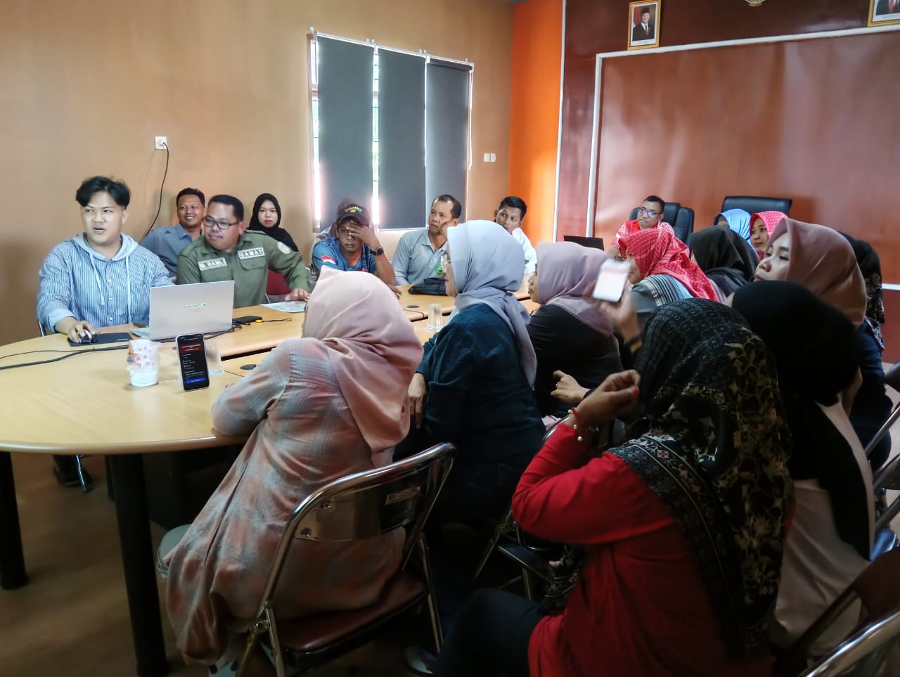 SOSIALISASI SISTEM ABSENSI QR CODE DI KECAMATAN MUARA JAWA: WUJUD AKSI PERUBAHAN “PANTAU HADIR, BANGUN DISIPLIN (PANDIR UDIN)” 3 WhatsApp Image 2025 10 10 at 18.53.01 1