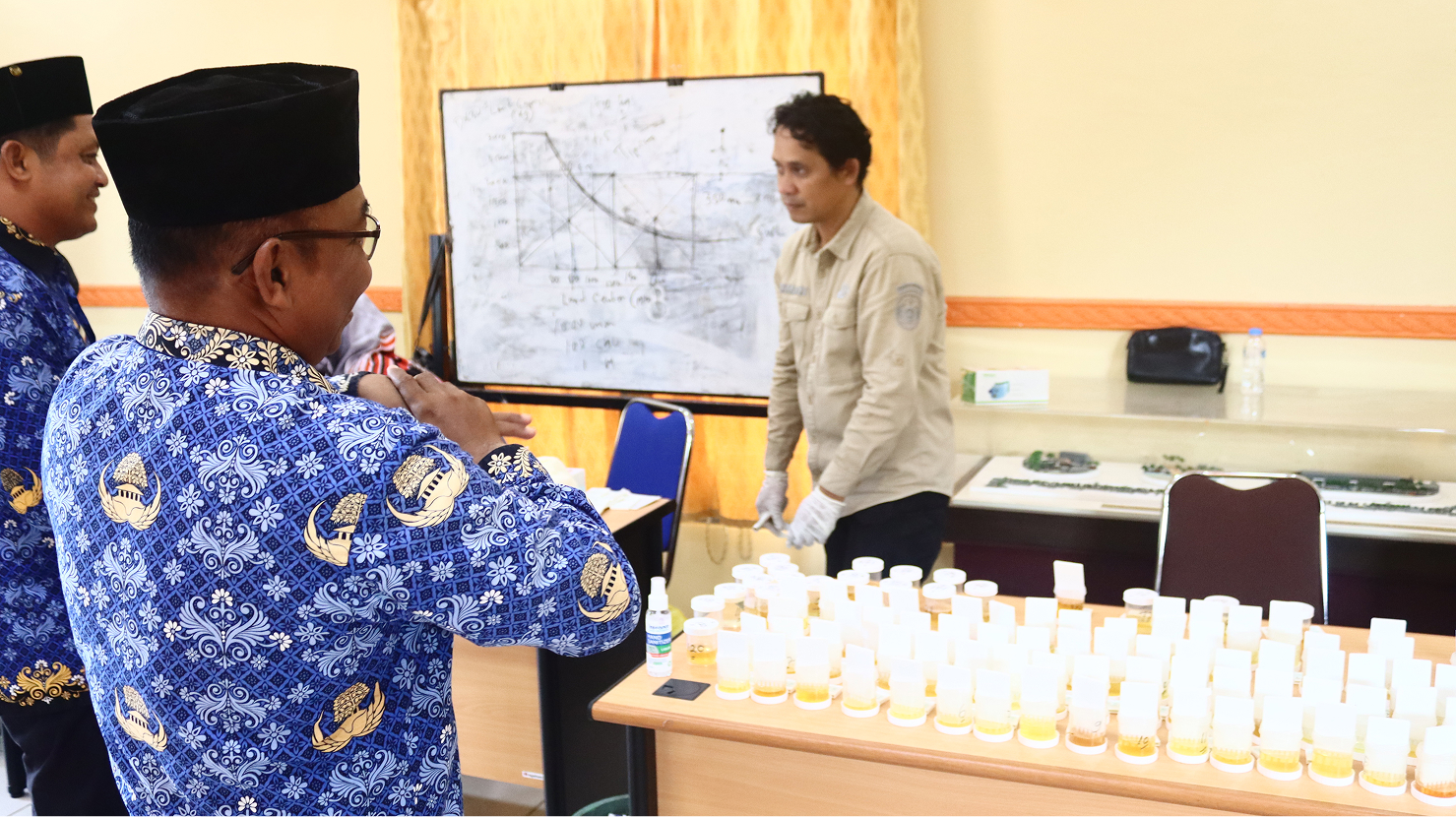 KECAMATAN MUARA JAWA GELAR TES URINE BAGI SELURUH ASN DALAM RANGKA APEL KORPRI 4 IMG 0317