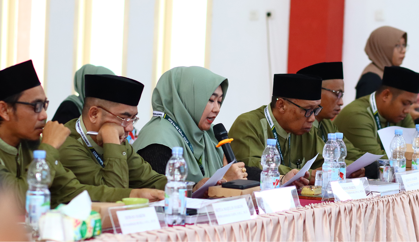 Tenggarong, Selasa 28 Oktober 2025 — Perhelatan Musabaqah Tilawatil Qur’an (MTQ) Ke-46 Tingkat Kabupaten Kutai Kartanegara Tahun 2025 memasuki hari ketiga pelaksanaan. Atmosfer kompetisi semakin terasa pada setiap cabang lomba, seiring meningkatnya kualitas penampilan para peserta dari seluruh kecamatan. Tidak terkecuali Kafilah Muara Jawa, yang kembali hadir dengan penuh tekad untuk meneruskan perjuangan pada ajang syiar Islam yang penuh berkah ini.

Sejak dibuka secara resmi pada tanggal 24 Oktober 2025 lalu, MTQ telah menjadi pusat perhatian masyarakat Kutai Kartanegara. Selain sebagai ajang untuk mengukur kemampuan tilawah dan pemahaman ayat suci Al-Qur’an, MTQ juga menjadi wadah pembinaan karakter Islami dan meningkatkan interaksi sosial antarumat muslim di kabupaten ini.