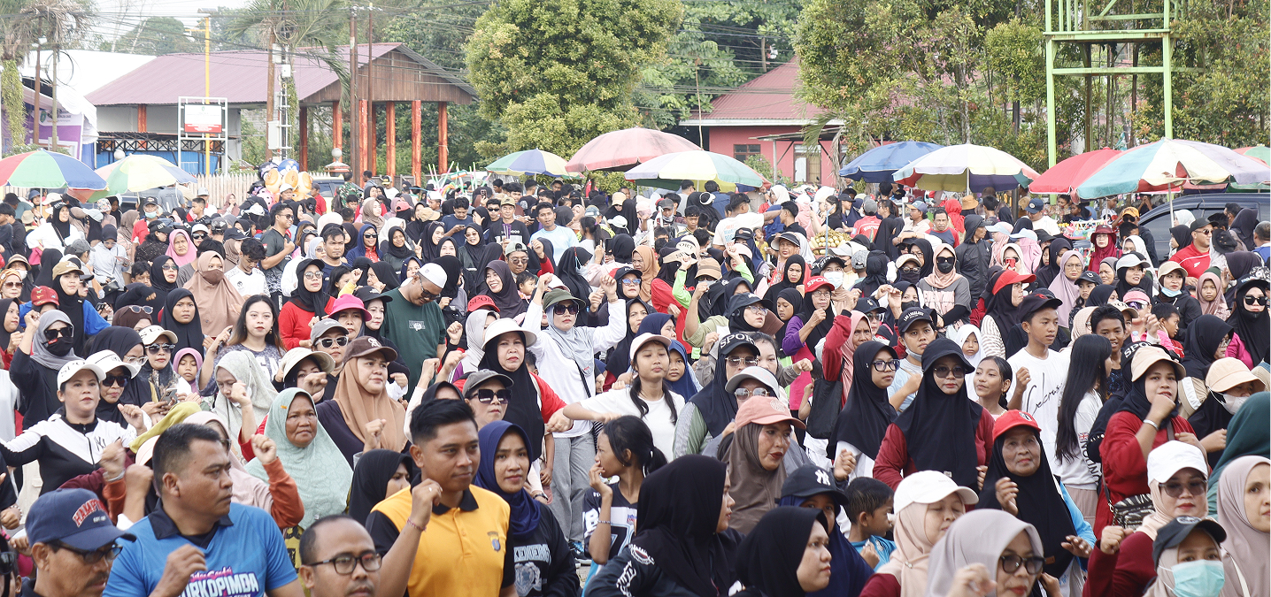 KECAMATAN MUARA JAWA GELAR JALAN SEHAT DALAM RANGKA HUT KORPRI KE-54 TAHUN 2025 DI HADIRI OLEH BUPATI DAN WAKIL BUPATI KUTAI KARTANEGARA 12 MG 1692 1 1