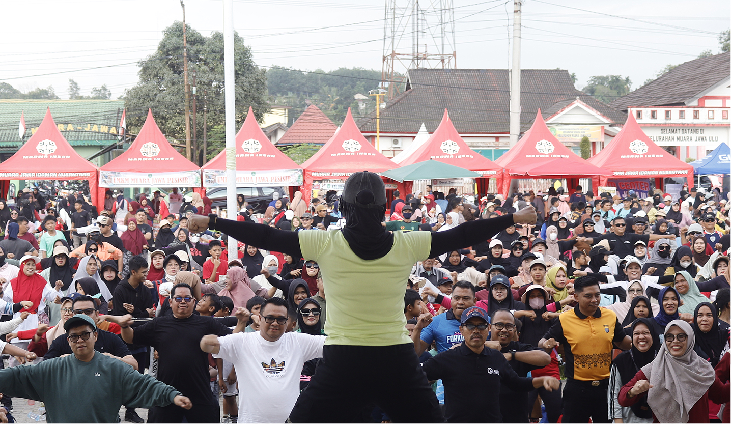 KECAMATAN MUARA JAWA GELAR JALAN SEHAT DALAM RANGKA HUT KORPRI KE-54 TAHUN 2025 DI HADIRI OLEH BUPATI DAN WAKIL BUPATI KUTAI KARTANEGARA 4 MG 1716 1