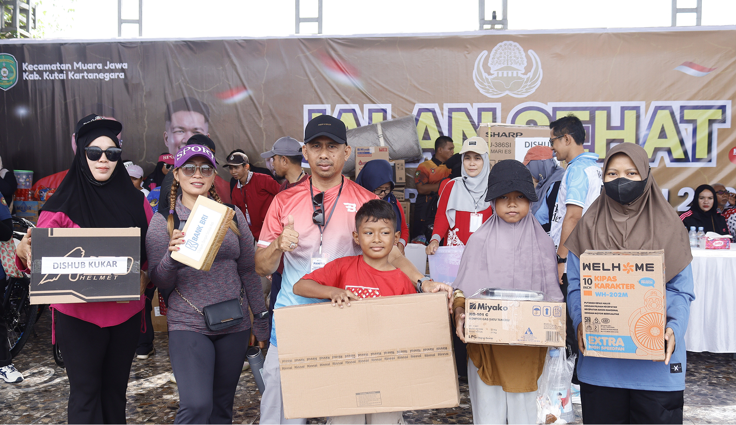 KECAMATAN MUARA JAWA GELAR JALAN SEHAT DALAM RANGKA HUT KORPRI KE-54 TAHUN 2025 DI HADIRI OLEH BUPATI DAN WAKIL BUPATI KUTAI KARTANEGARA 9 MG 1924 1