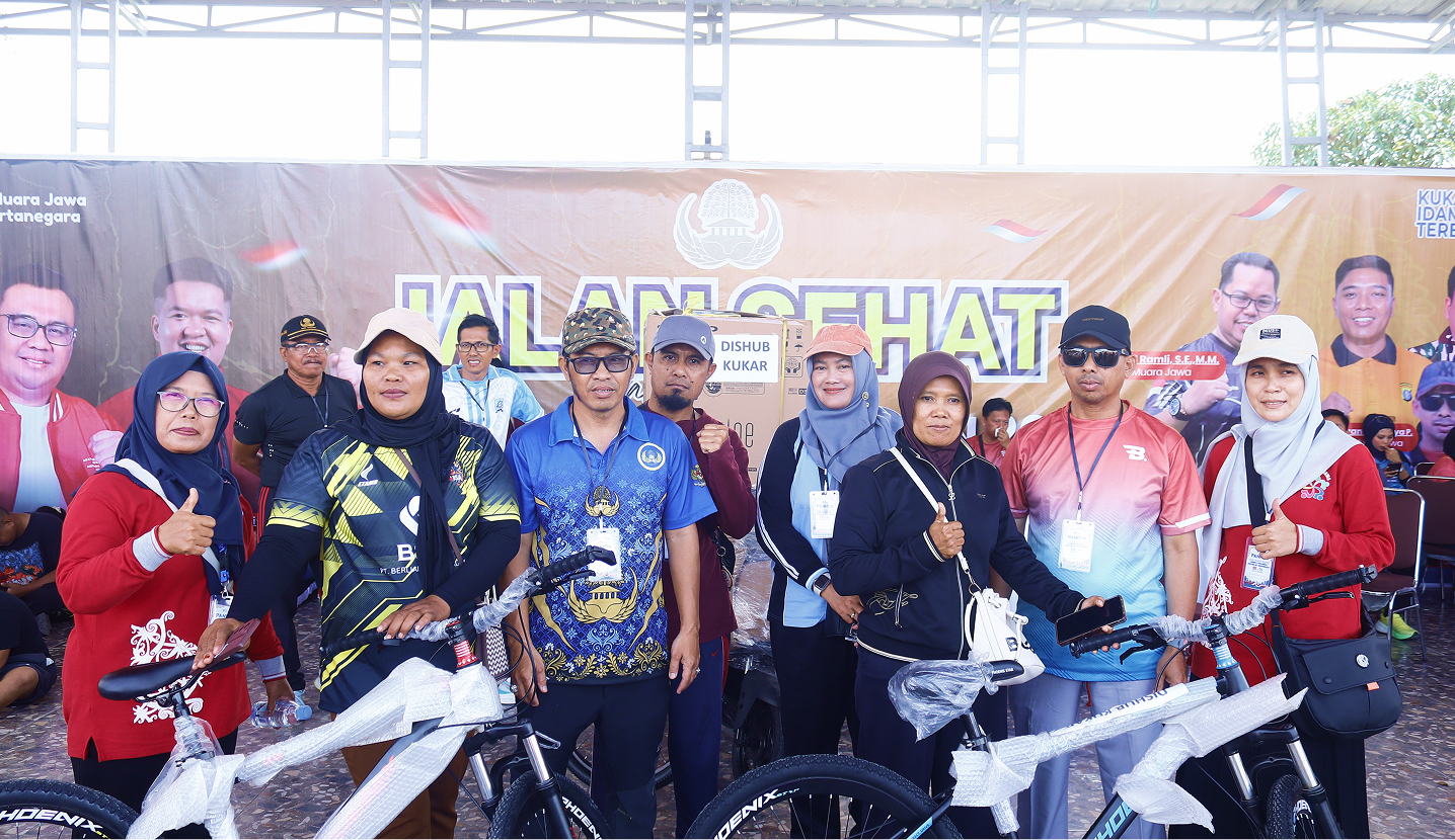 KECAMATAN MUARA JAWA GELAR JALAN SEHAT DALAM RANGKA HUT KORPRI KE-54 TAHUN 2025 DI HADIRI OLEH BUPATI DAN WAKIL BUPATI KUTAI KARTANEGARA 10 MG 2101 1