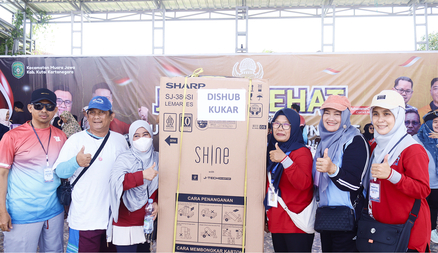 KECAMATAN MUARA JAWA GELAR JALAN SEHAT DALAM RANGKA HUT KORPRI KE-54 TAHUN 2025 DI HADIRI OLEH BUPATI DAN WAKIL BUPATI KUTAI KARTANEGARA 11 MG 2159 1