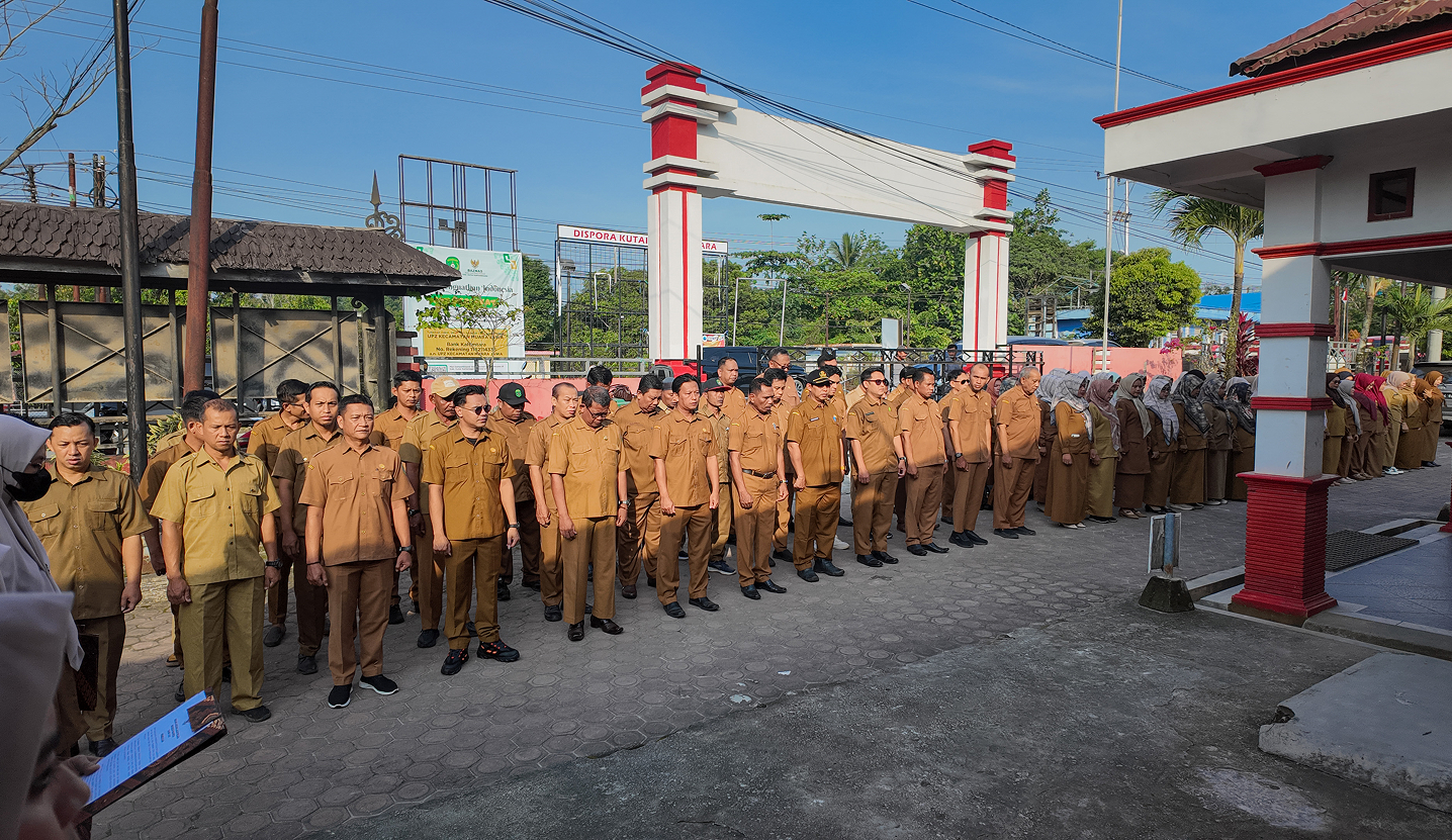 APEL SENIN : CAMAT MUARA JAWA TEKANKAN PENINGKATAN KOMPETENSI ASN SERTA KESIAPAN KECAMATAN MUARA JAWA SEBAGAI TUAN RUMAH MTQ KABUPATEN TAHUN 2026 2 DJI 20260126080647 0012 D 1