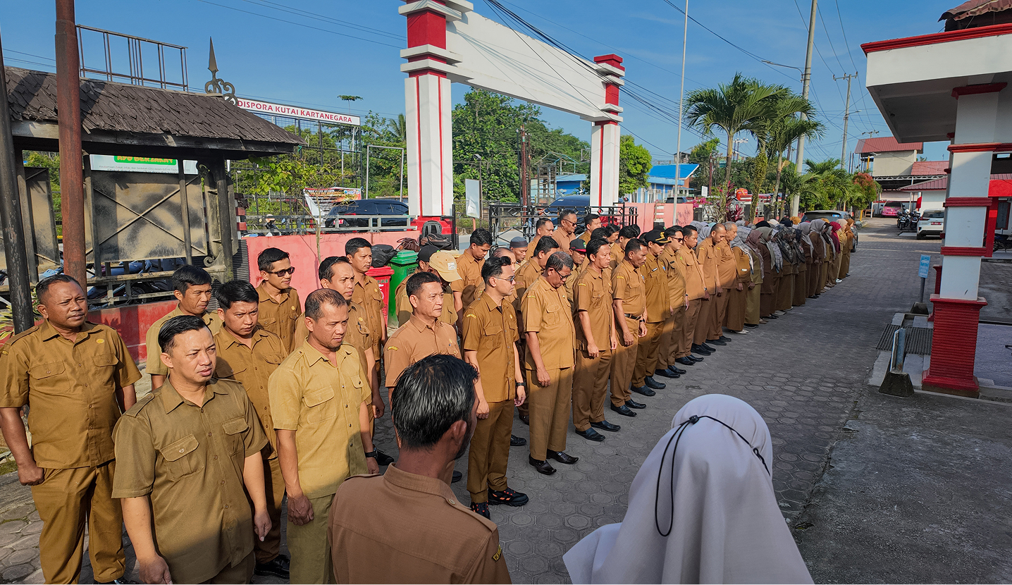 APEL SENIN : CAMAT MUARA JAWA TEKANKAN PENINGKATAN KOMPETENSI ASN SERTA KESIAPAN KECAMATAN MUARA JAWA SEBAGAI TUAN RUMAH MTQ KABUPATEN TAHUN 2026 4 DJI 20260126080733 0015 D 1