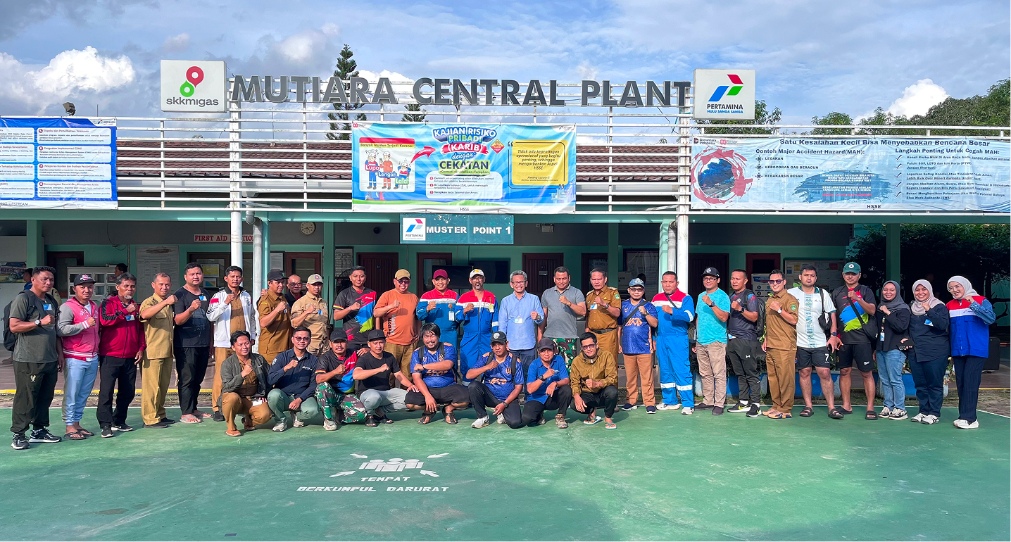 Muara Jawa, Selasa 20 Januari 2026 - Dalam rangka mempererat hubungan kerja sama dan silaturahmi dengan para pemangku kepentingan di wilayah operasionalnya, PT Pertamina Hulu Sanga Sanga (PHSS) menyelenggarakan kegiatan Olahraga Persahabatan Mini Soccer bersama unsur Forum Koordinasi Pimpinan Kecamatan (Forkopimcam) Muara Jawa. Kegiatan ini dilaksanakan pada Selasa, 20 Januari 2026, bertempat di Lapangan Mini Soccer Mutiara, dan dimulai pada pukul 15.00 WITA hingga selesai.

Kegiatan olahraga persahabatan ini merupakan salah satu bentuk komitmen PT PHSS dalam membangun hubungan yang harmonis, sinergis, dan berkelanjutan dengan pemerintah kecamatan serta aparat keamanan di wilayah Kecamatan Muara Jawa. Melalui pendekatan kebersamaan yang bersifat nonformal, diharapkan terjalin komunikasi yang semakin baik serta kerja sama lintas sektor yang lebih solid.