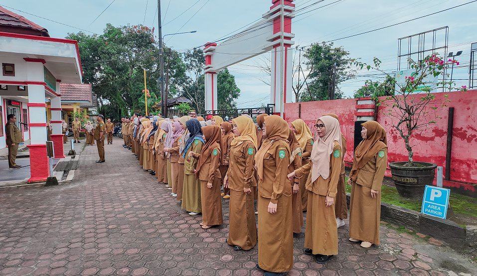 APEL SENIN PAGI PEMERINTAH KECAMATAN MUARA JAWA BAHAS PENANGANAN BANJIR DAN PERSIAPAN PEMERIKSAAN BPK 5 DJI 20260202080534 0002 D 1