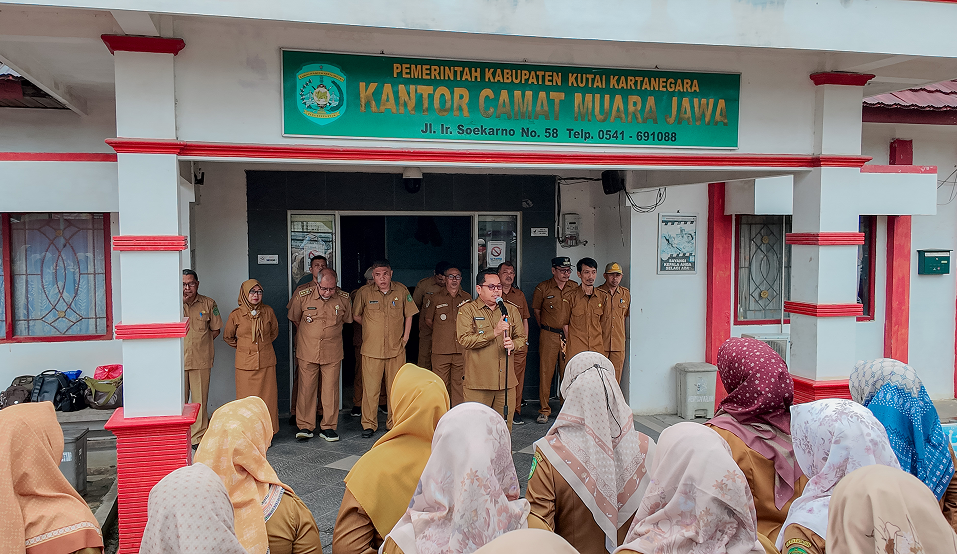 APEL SENIN PAGI PEMERINTAH KECAMATAN MUARA JAWA BAHAS PENANGANAN BANJIR DAN PERSIAPAN PEMERIKSAAN BPK 2 DJI 20260202081701 0018 D 1