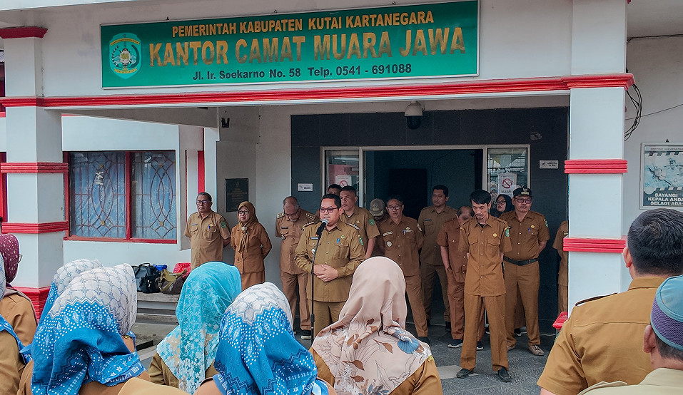 APEL SENIN PAGI PEMERINTAH KECAMATAN MUARA JAWA BAHAS PENANGANAN BANJIR DAN PERSIAPAN PEMERIKSAAN BPK 7 DJI 20260202081803 0022 D 1