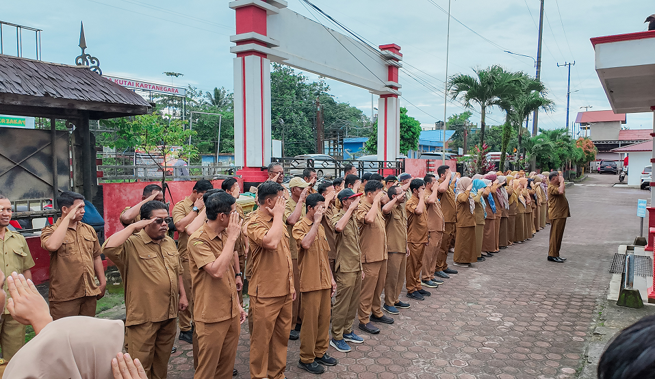 APEL SENIN PAGI PEMERINTAH KECAMATAN MUARA JAWA BAHAS PENANGANAN BANJIR DAN PERSIAPAN PEMERIKSAAN BPK 3 DJI 20260202083215 0027 D 1