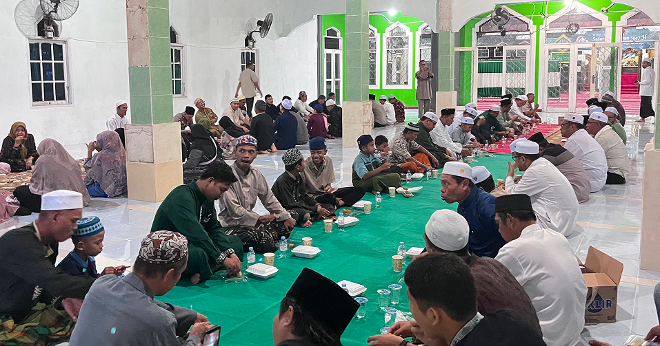 Muara Jawa, Kamis 26 Februari 2026 – Pemerintah Kecamatan Muara Jawa kembali melanjutkan rangkaian kegiatan Safari Ramadhan 1447 H/2026 M. Pada Kamis, 26 Februari 2026 bertepatan dengan 08 Ramadhan 1447 H, kegiatan Safari Ramadhan dilaksanakan di Kelurahan Muara Jawa Ilir, tepatnya di Masjid Ijabaturrahman.

Kegiatan ini merupakan bagian dari agenda resmi Safari Ramadhan Kecamatan Muara Jawa sebagaimana tertuang dalam dokumen Jadwal Safari Ramadhan 1447 H/2026 M. Pelaksanaan Safari Ramadhan ini menjadi momentum penting untuk mempererat tali silaturahmi antara pemerintah kecamatan dengan masyarakat, sekaligus memperkuat nilai-nilai keagamaan di bulan suci Ramadhan.