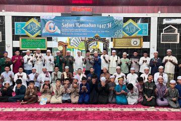 Muara Jawa, Kamis 26 Februari 2026 – Pemerintah Kecamatan Muara Jawa kembali melanjutkan rangkaian kegiatan Safari Ramadhan 1447 H/2026 M. Pada Kamis, 26 Februari 2026 bertepatan dengan 08 Ramadhan 1447 H, kegiatan Safari Ramadhan dilaksanakan di Kelurahan Muara Jawa Ilir, tepatnya di Masjid Ijabaturrahman. Kegiatan ini merupakan bagian dari agenda resmi Safari Ramadhan Kecamatan Muara Jawa sebagaimana tertuang dalam dokumen Jadwal Safari Ramadhan 1447 H/2026 M. Pelaksanaan Safari Ramadhan ini menjadi momentum penting untuk mempererat tali silaturahmi antara pemerintah kecamatan dengan masyarakat, sekaligus memperkuat nilai-nilai keagamaan di bulan suci Ramadhan.