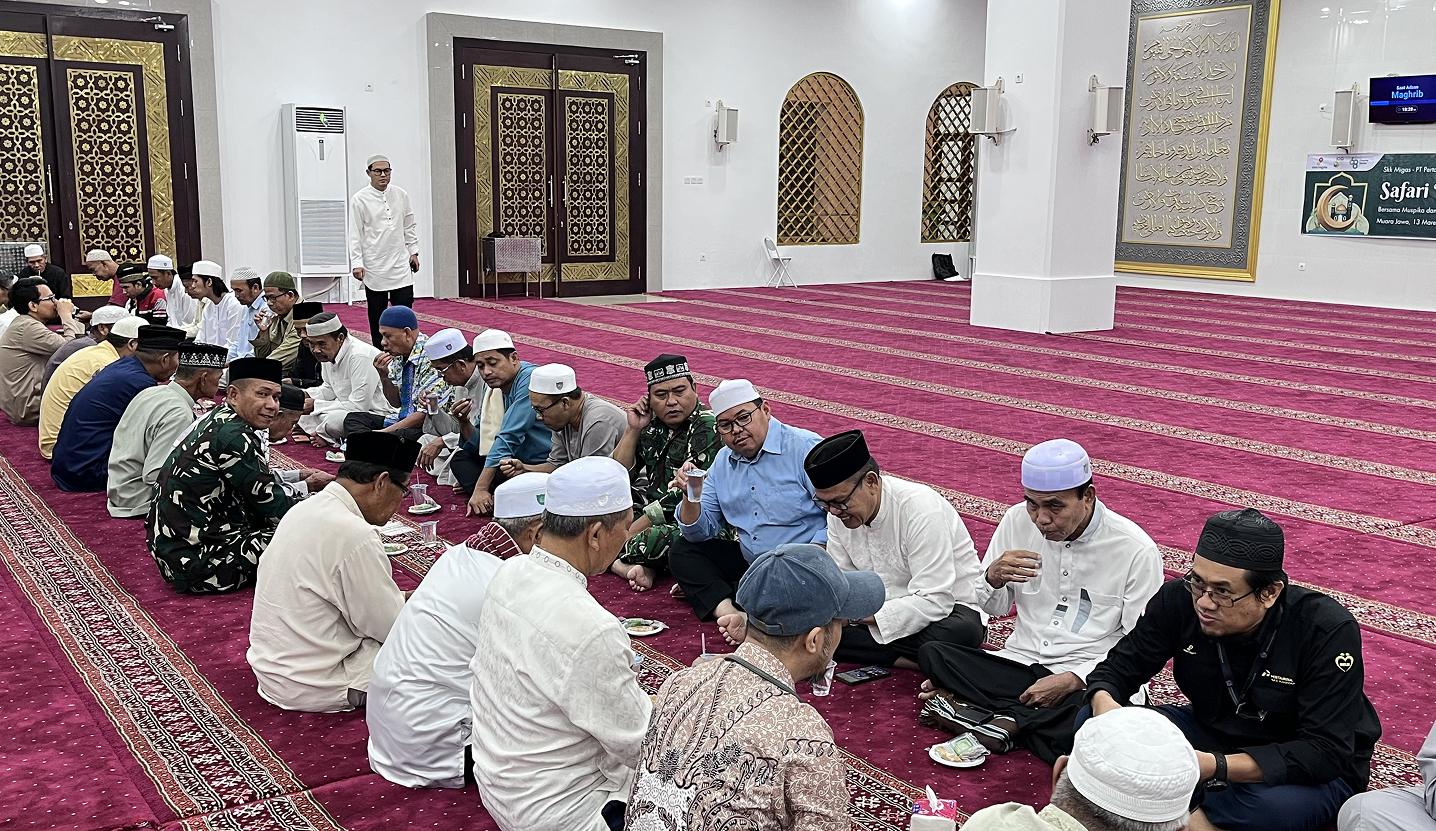 Memasuki waktu berbuka puasa, kegiatan dilanjutkan dengan dzikir dan doa bersama yang dipimpin oleh Ustadz Sahdi. Setelah itu seluruh peserta Safari Ramadhan bersama masyarakat melaksanakan buka puasa bersama dalam suasana penuh kebersamaan.

Setelah berbuka puasa, jamaah melaksanakan shalat Maghrib berjamaah, yang dipimpin oleh Ustadz Sahdi selaku imam. Kegiatan kemudian dilanjutkan dengan makan malam bersama sebagai bagian dari rangkaian kebersamaan antara pemerintah dan masyarakat.

Menjelang malam hari, seluruh jamaah kembali melaksanakan shalat Isya berjamaah, yang kemudian dilanjutkan dengan tausyiah atau kuliah tujuh menit (kultum) yang disampaikan oleh Ustadz Sahdi.

Dalam tausyiahnya, Ustadz Sahdi mengingatkan pentingnya memanfaatkan bulan Ramadhan sebagai waktu untuk memperbanyak amal ibadah, meningkatkan kepedulian terhadap sesama, serta mempererat tali persaudaraan antar sesama umat.