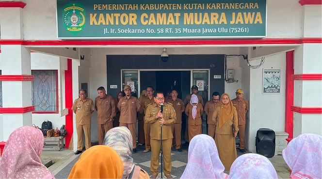 APEL SENIN DI KECAMATAN MUARA JAWA: TEKANKAN EFISIENSI, OPTIMALISASI PELAYANAN, DAN PERSIAPAN DIGITALISASI PELAYANAN PUBLIK