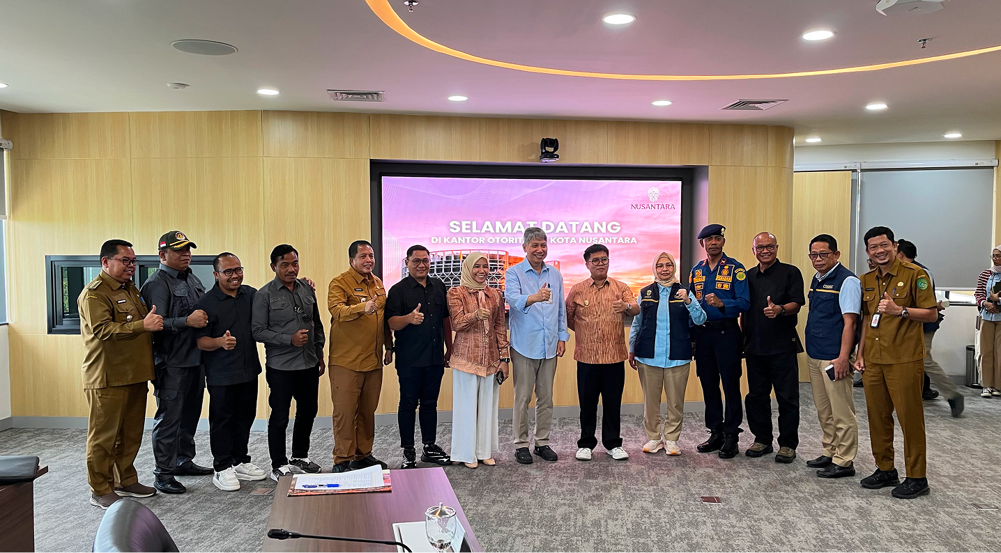 Muara Jawa, Selasa 28 April 2026 — Pemerintah Kecamatan Muara Jawa terus menunjukkan komitmennya dalam memperjuangkan kepentingan masyarakat, khususnya para petani, melalui langkah-langkah strategis dan koordinasi lintas instansi. Pada hari Selasa, 28 April 2026, Camat Muara Jawa menghadiri rapat penting bersama pejabat Otorita Ibu Kota Nusantara (OIKN) dalam rangka menindaklanjuti (follow up) arahan terkait pembebasan lahan pertanian yang sebelumnya telah disampaikan oleh Kepala Otorita IKN.

Pertemuan tersebut menjadi momentum penting dalam memperjelas arah kebijakan pemerintah terkait pengelolaan lahan pertanian yang terdampak pembangunan Ibu Kota Nusantara (IKN), sekaligus memastikan bahwa masyarakat, khususnya para petani di wilayah Kecamatan Muara Jawa, tetap mendapatkan perhatian dan perlindungan yang optimal.