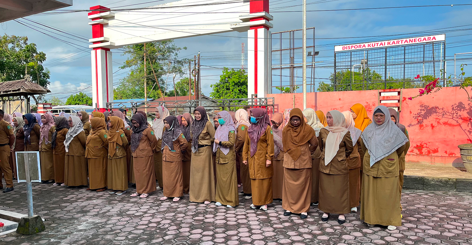 APEL SENIN PAGI KECAMATAN MUARA JAWA: PENGUATAN CORE VALUES ASN BERAKHLAK UNTUK PELAYANAN PUBLIK YANG LEBIH OPTIMAL 7 IMG 6846 1