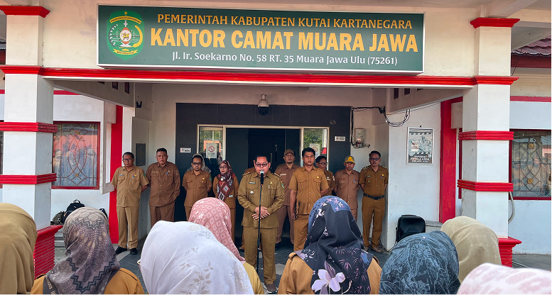 APEL SENIN PAGI KECAMATAN MUARA JAWA: PENGUATAN CORE VALUES ASN BERAKHLAK UNTUK PELAYANAN PUBLIK YANG LEBIH OPTIMAL