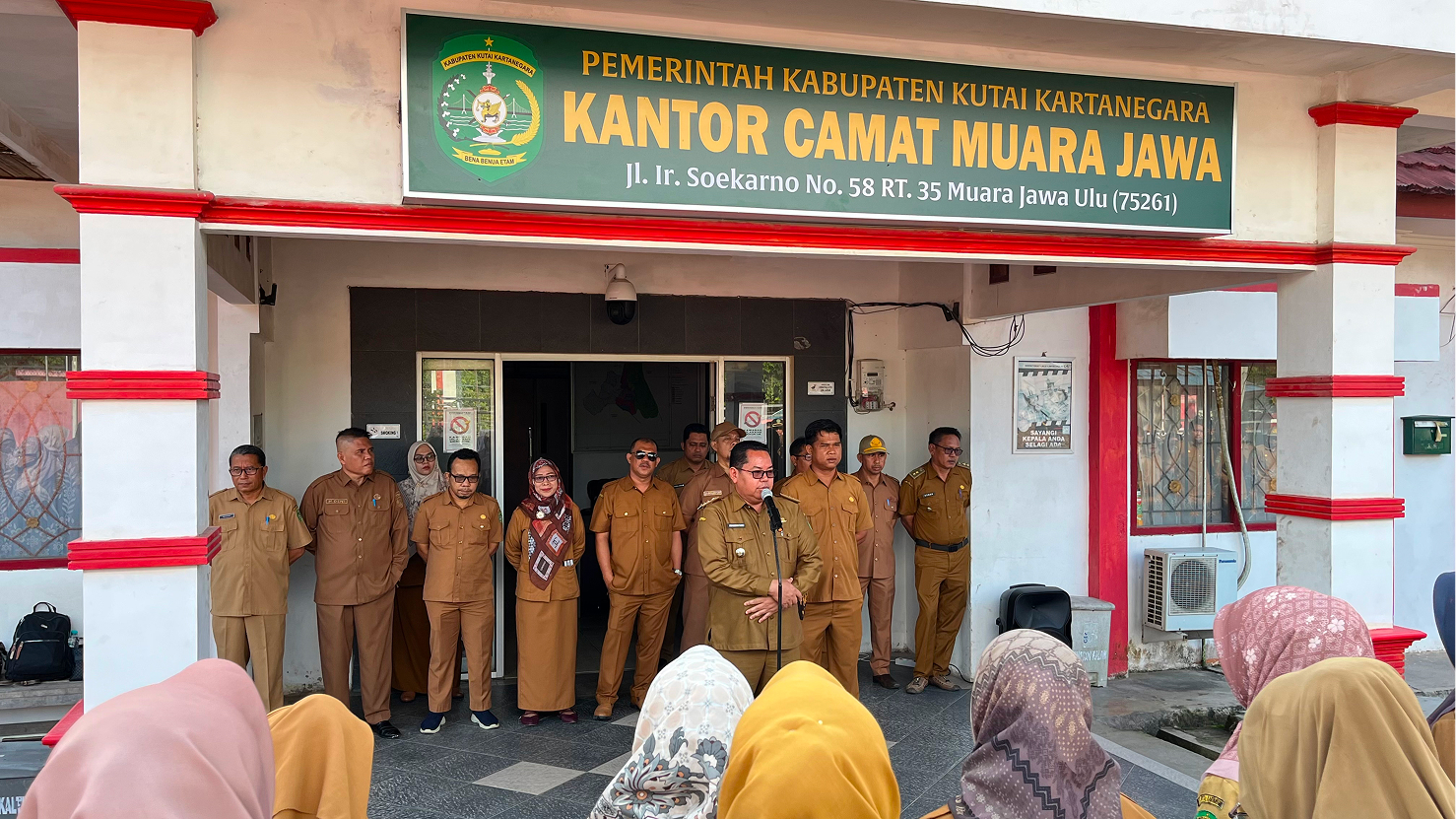 APEL SENIN PAGI KECAMATAN MUARA JAWA: PENGUATAN CORE VALUES ASN BERAKHLAK UNTUK PELAYANAN PUBLIK YANG LEBIH OPTIMAL 6 IMG 6864 1