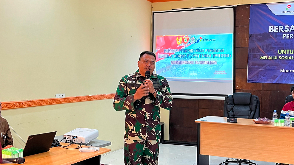Muara Jawa, Kamis 04 Juni 2026 – Pemerintah Kecamatan Muara Jawa bersama Forum Koordinasi Pimpinan Kecamatan (Forkopimca), PT Pertamina Hulu Sanga Sanga (PHSS) Field South, aparat keamanan, serta tokoh dan masyarakat setempat memperkuat komitmen bersama dalam menjaga keamanan Objek Vital Nasional (Obvitnas) melalui kegiatan Sosialisasi Keamanan Obvitnas yang dilaksanakan di Aula Kecamatan Muara Jawa, Kamis (4/6/2026).

Kegiatan yang mengusung tema “Bersama Menjaga Keamanan Pertamina Hulu Sanga Sanga South Area Operations untuk Ketahanan Energi Nasional” ini menjadi momentum penting dalam mempererat sinergi antara pemerintah, aparat keamanan, perusahaan, dan masyarakat dalam mendukung keberlangsungan operasional sektor hulu migas yang merupakan salah satu penopang utama ketahanan energi Indonesia.