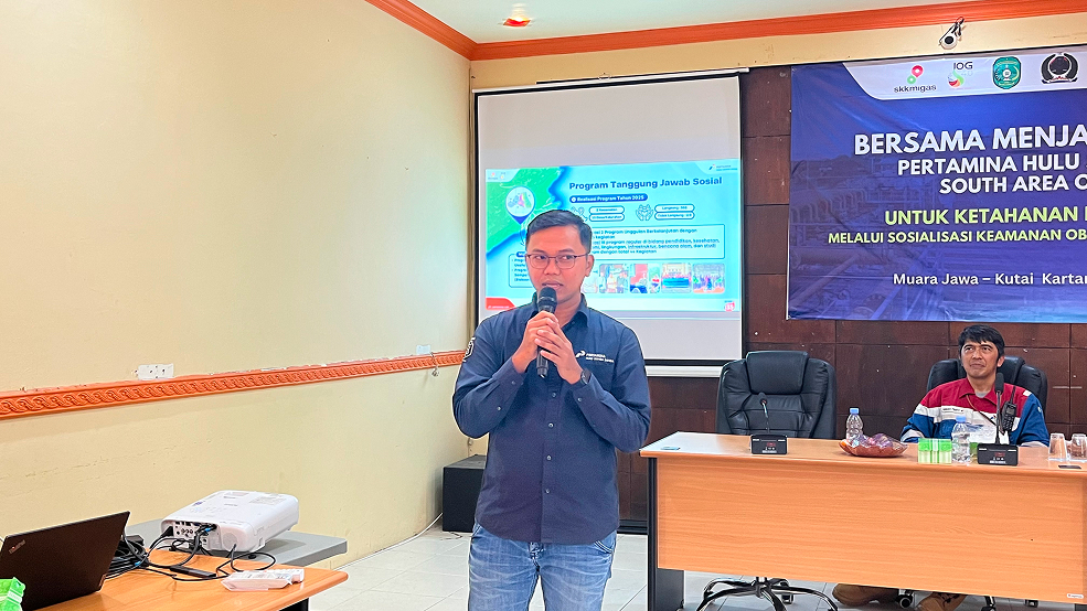 Muara Jawa, Kamis 04 Juni 2026 – Pemerintah Kecamatan Muara Jawa bersama Forum Koordinasi Pimpinan Kecamatan (Forkopimca), PT Pertamina Hulu Sanga Sanga (PHSS) Field South, aparat keamanan, serta tokoh dan masyarakat setempat memperkuat komitmen bersama dalam menjaga keamanan Objek Vital Nasional (Obvitnas) melalui kegiatan Sosialisasi Keamanan Obvitnas yang dilaksanakan di Aula Kecamatan Muara Jawa, Kamis (4/6/2026).

Kegiatan yang mengusung tema “Bersama Menjaga Keamanan Pertamina Hulu Sanga Sanga South Area Operations untuk Ketahanan Energi Nasional” ini menjadi momentum penting dalam mempererat sinergi antara pemerintah, aparat keamanan, perusahaan, dan masyarakat dalam mendukung keberlangsungan operasional sektor hulu migas yang merupakan salah satu penopang utama ketahanan energi Indonesia.