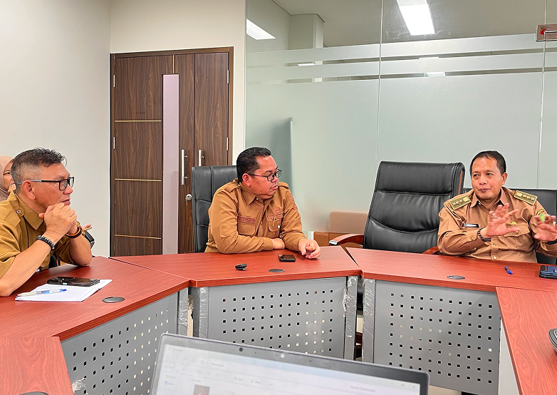 CAMAT DAN SEKCAM MUARA JAWA HADIRI RAPAT KOORDINASI PERSIAPAN PENILAIAN CAMAT BERPRESTASI TINGKAT PROVINSI KALIMANTAN TIMUR TAHUN 2026 2 IMG 0605 1