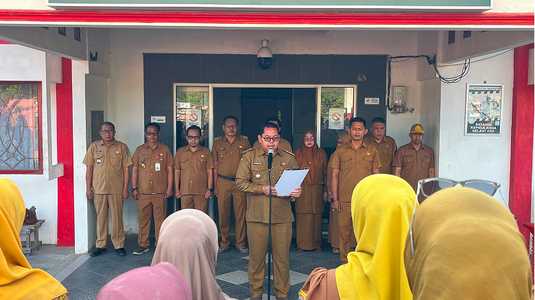 SOROTI DATA KEMISKINAN DAN PENATAAN ASET, CAMAT MUARA JAWA AJAK SELURUH ASN PERKUAT TATA KELOLA DAN TINGKATKAN PELAYANAN KEPADA MASYARAKAT