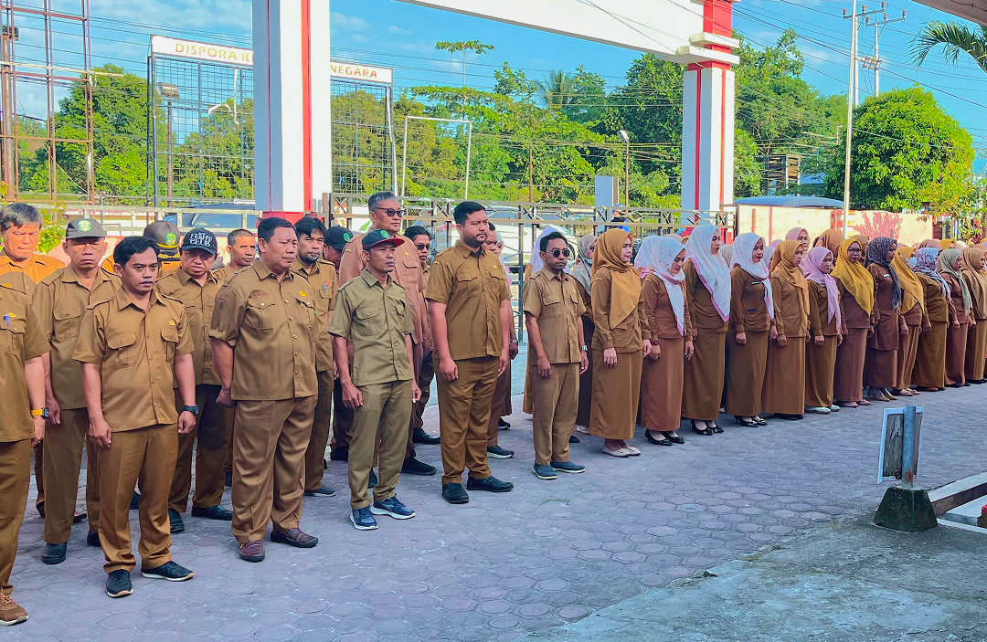 DISIPLIN HARI INI, PELAYANAN LEBIH BAIK ESOK HARI! ASN DIHARAPKAN TERUS TINGKATKAN KINERJA DAN PELAYANAN UNTUK MASYARAKAT 2 IMG 9790 1