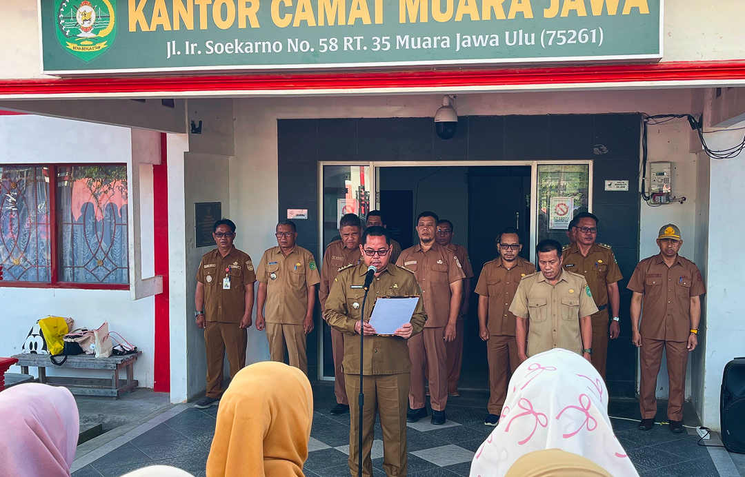 DISIPLIN HARI INI, PELAYANAN LEBIH BAIK ESOK HARI! ASN DIHARAPKAN TERUS TINGKATKAN KINERJA DAN PELAYANAN UNTUK MASYARAKAT 1 IMG 9794 1